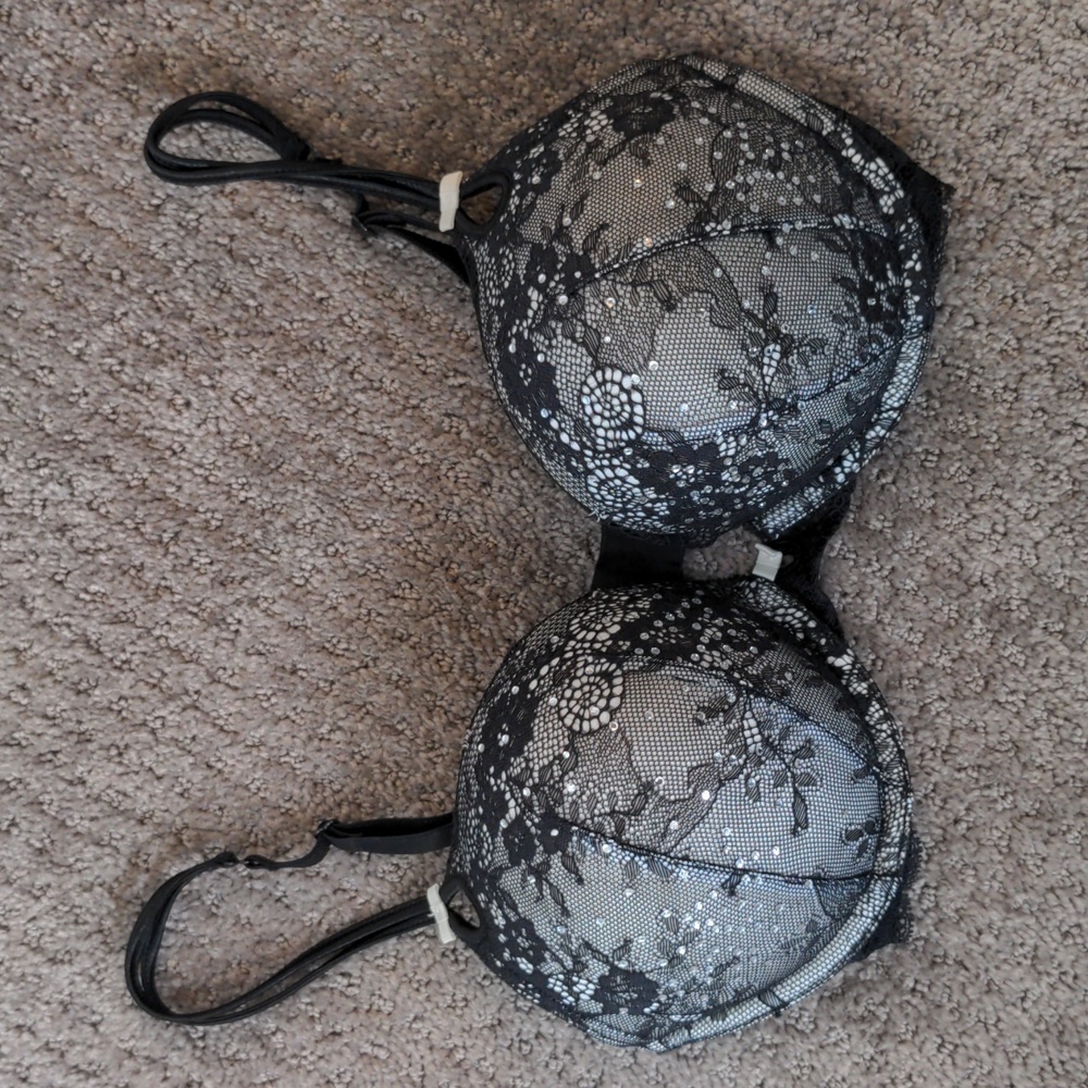 NWOT Victoria's Secret Sexy Little Things Push-up Bra Size 34C